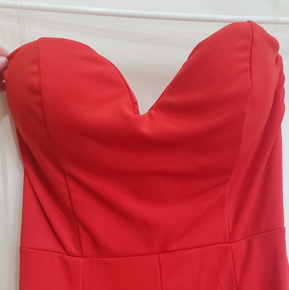 Red + Strapless gown! - Picture 8 of 9